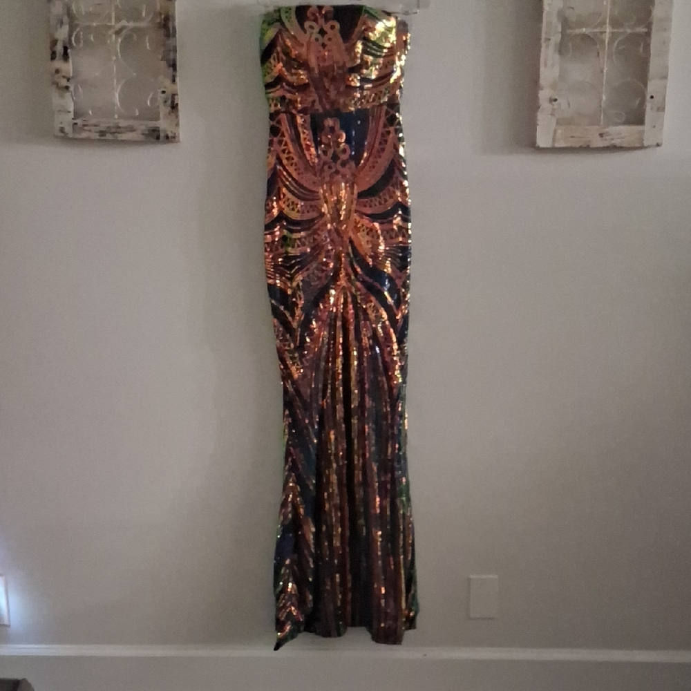 Elegant Strapless Sequin Dress